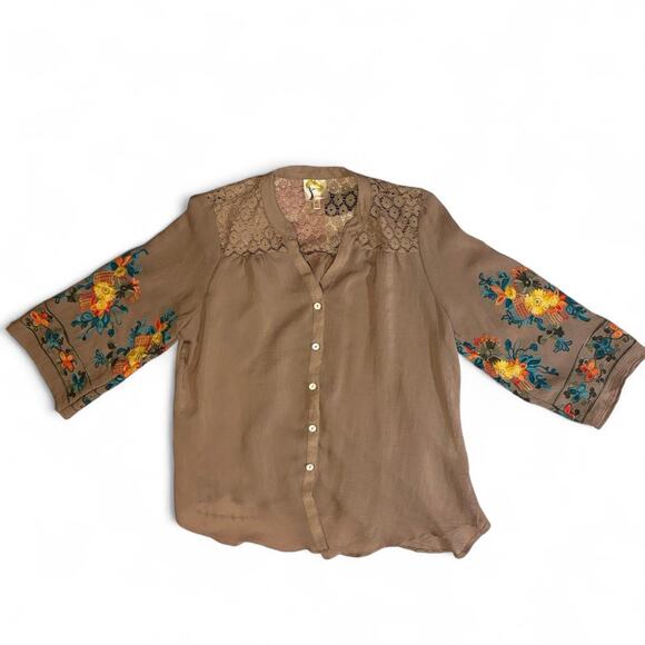 Fig and flower medium embroidered womens blouse - Picture 3 of 8